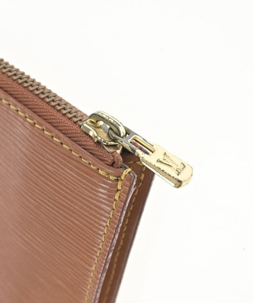 LOUIS VUITTON คลัตช์