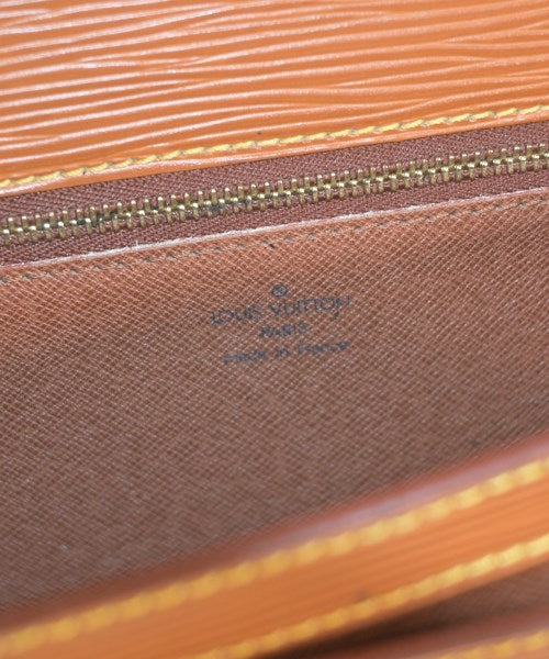 LOUIS VUITTON คลัตช์