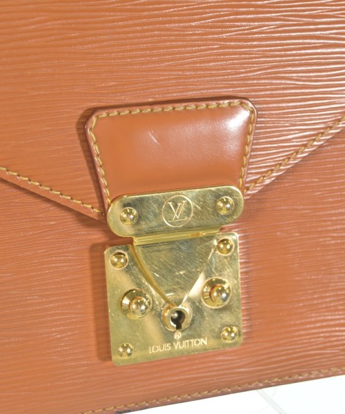 LOUIS VUITTON คลัตช์