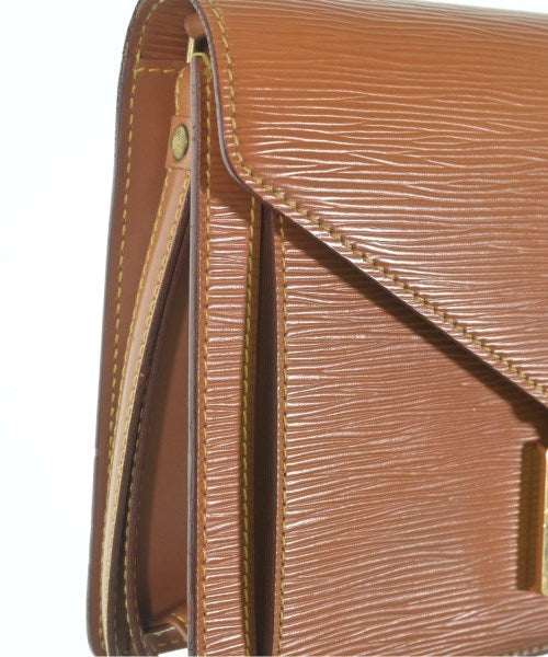 LOUIS VUITTON คลัตช์