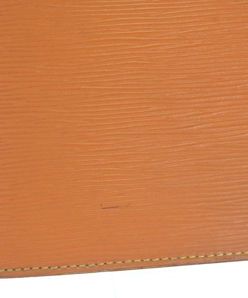 LOUIS VUITTON คลัตช์
