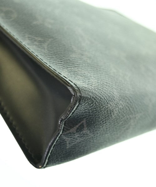 LOUIS VUITTON คลัตช์