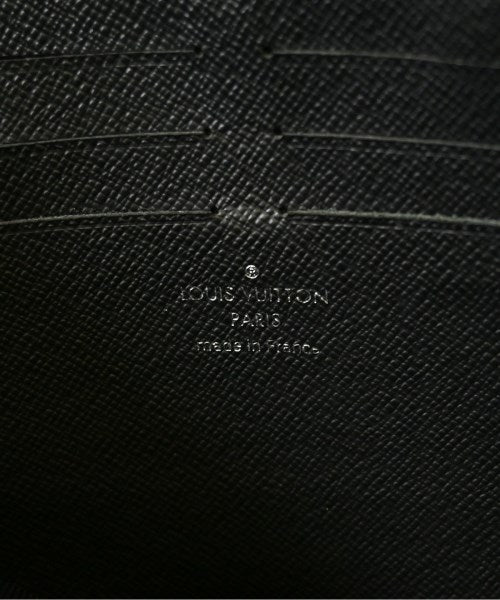 LOUIS VUITTON คลัตช์