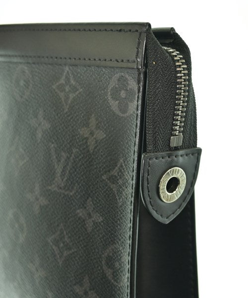 LOUIS VUITTON คลัตช์