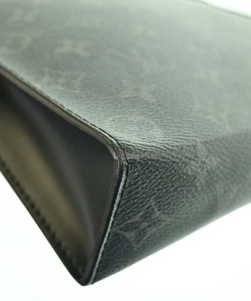 LOUIS VUITTON คลัตช์