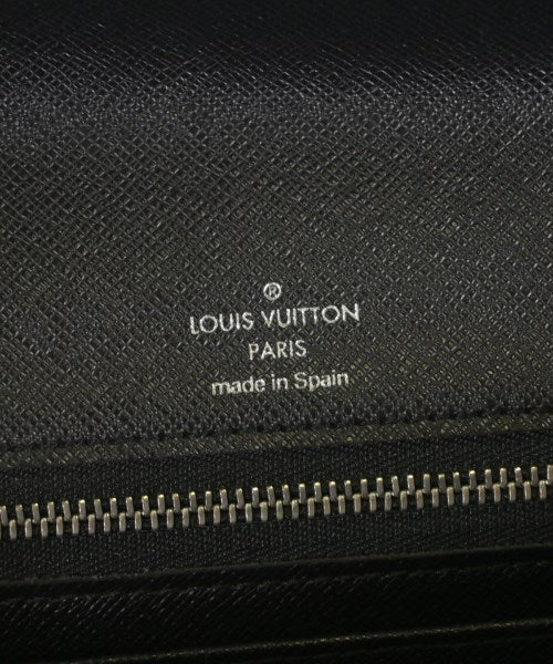 LOUIS VUITTON คลัตช์