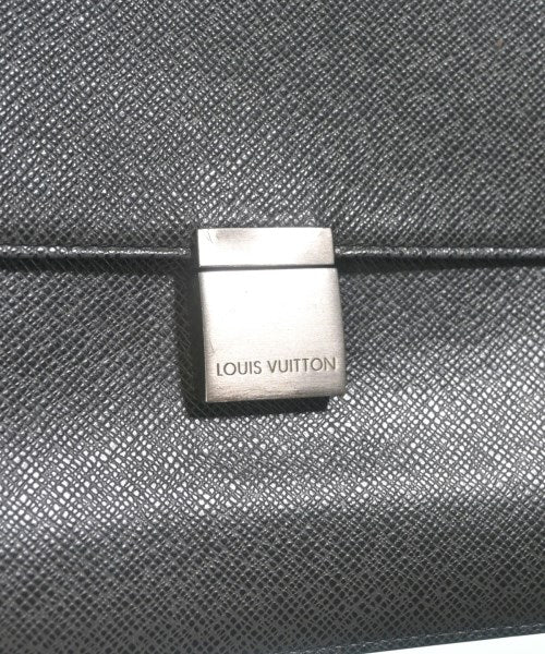 LOUIS VUITTON คลัตช์