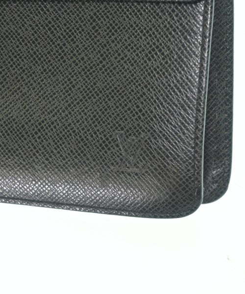 LOUIS VUITTON คลัตช์