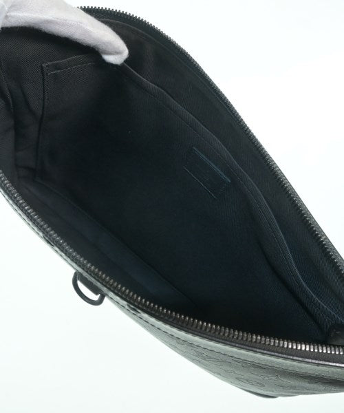 LOUIS VUITTON คลัตช์
