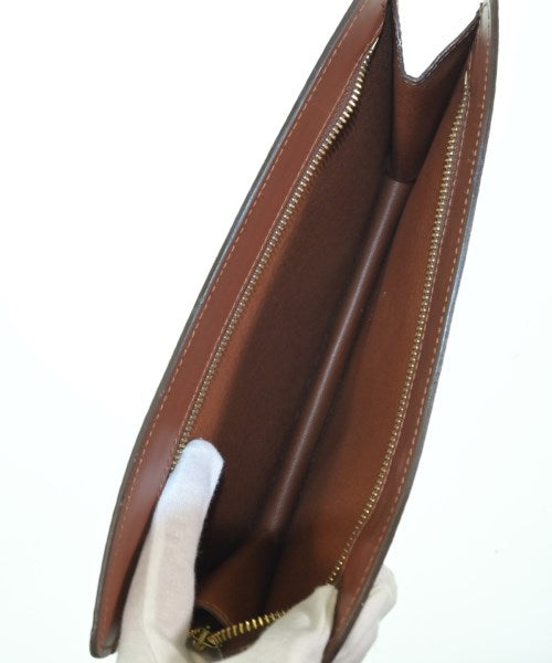 LOUIS VUITTON คลัตช์