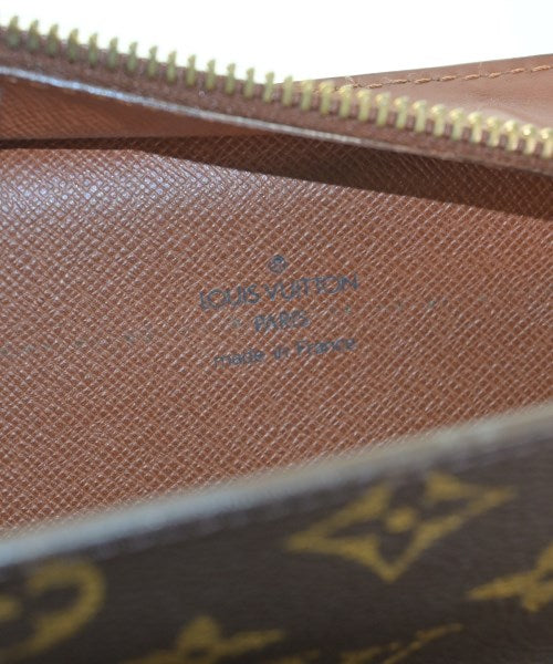 LOUIS VUITTON คลัตช์