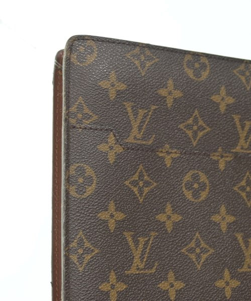 LOUIS VUITTON คลัตช์
