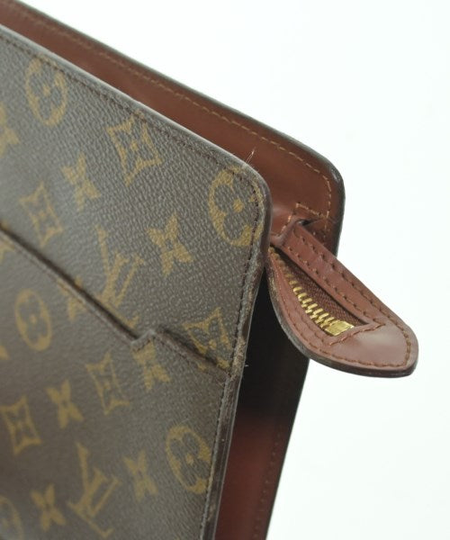 LOUIS VUITTON คลัตช์