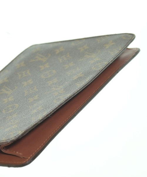 LOUIS VUITTON คลัตช์