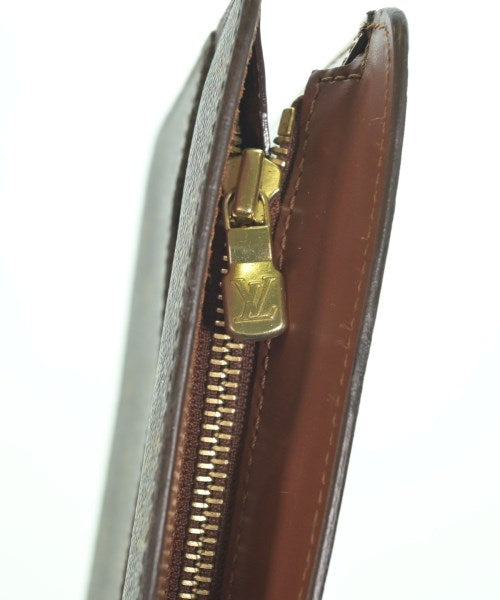 LOUIS VUITTON คลัตช์