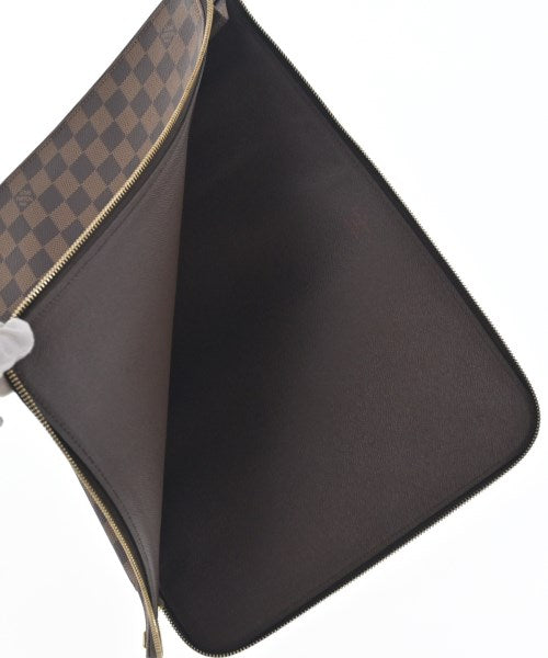 LOUIS VUITTON คลัตช์