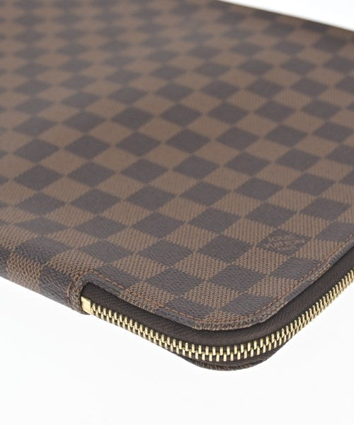 LOUIS VUITTON คลัตช์