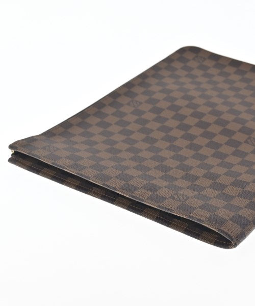 LOUIS VUITTON คลัตช์