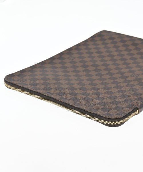 LOUIS VUITTON คลัตช์