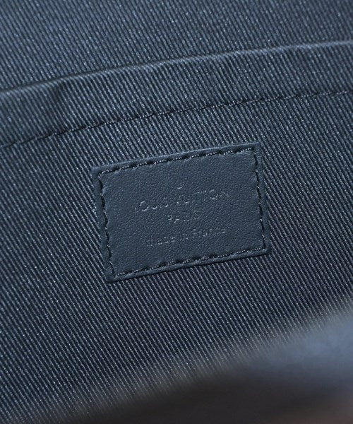 LOUIS VUITTON คลัตช์