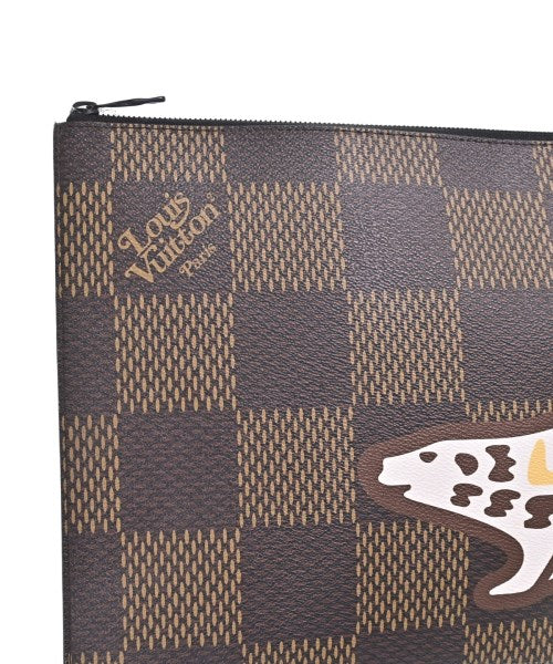 LOUIS VUITTON คลัตช์