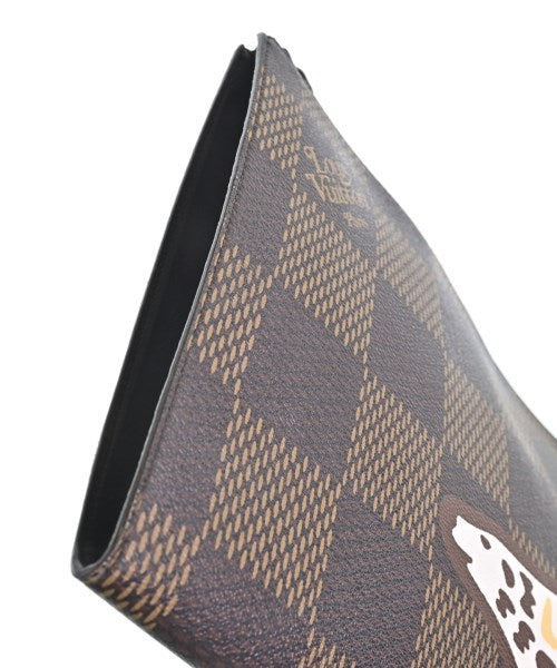 LOUIS VUITTON คลัตช์
