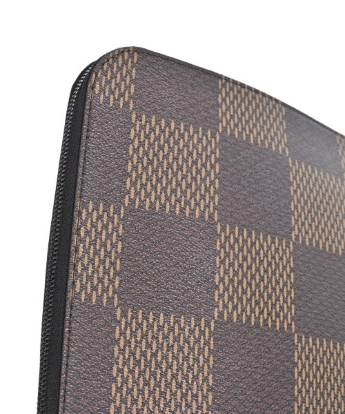 LOUIS VUITTON คลัตช์