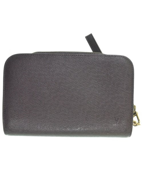 LOUIS VUITTON คลัตช์