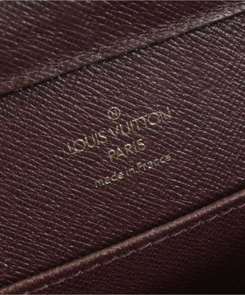 LOUIS VUITTON คลัตช์