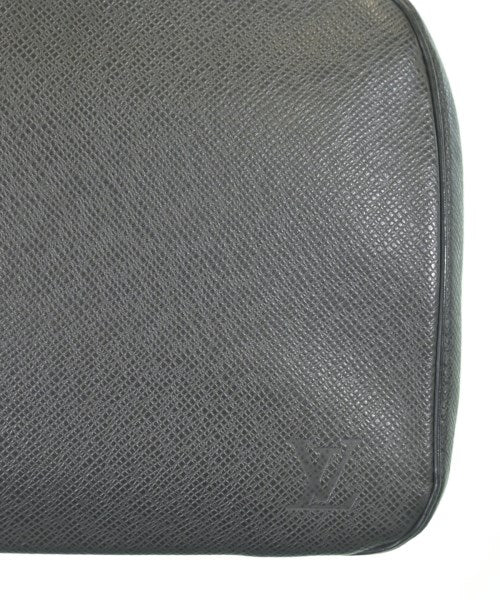 LOUIS VUITTON คลัตช์