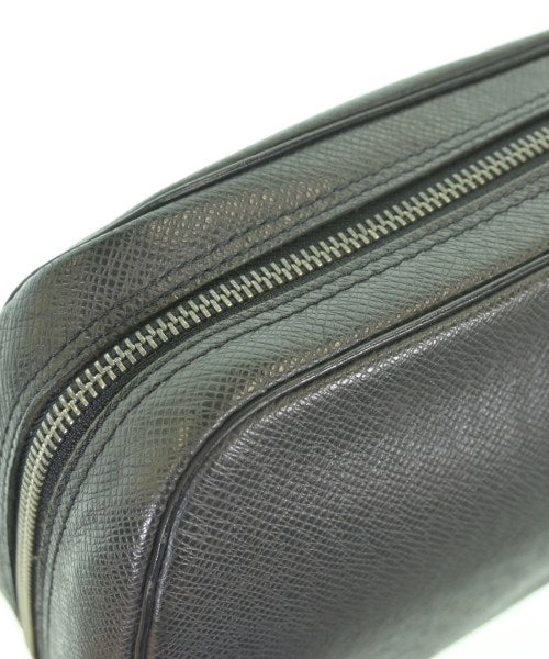 LOUIS VUITTON คลัตช์