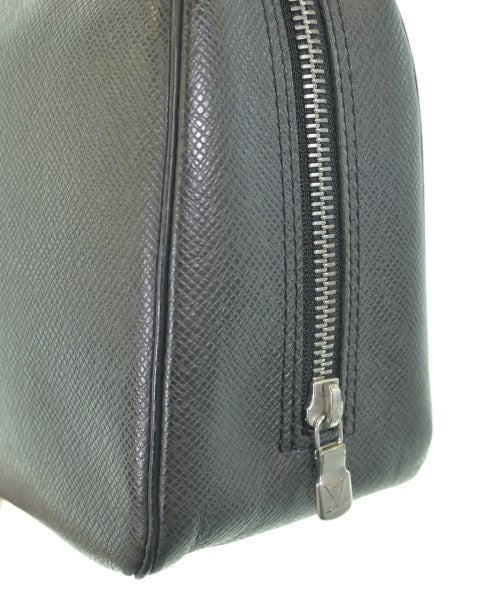 LOUIS VUITTON คลัตช์