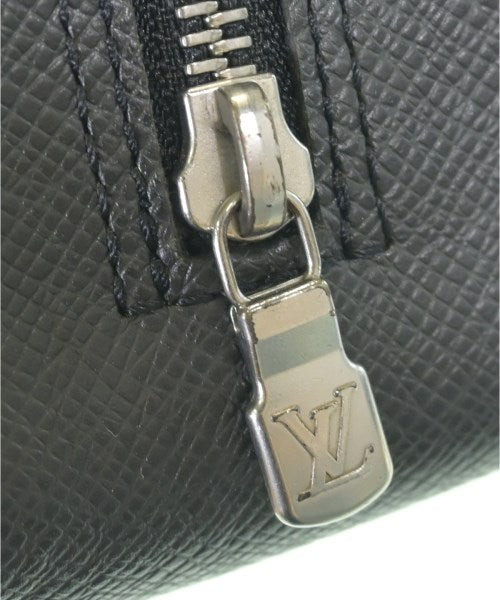LOUIS VUITTON คลัตช์