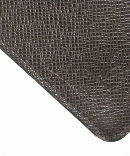 LOUIS VUITTON คลัตช์