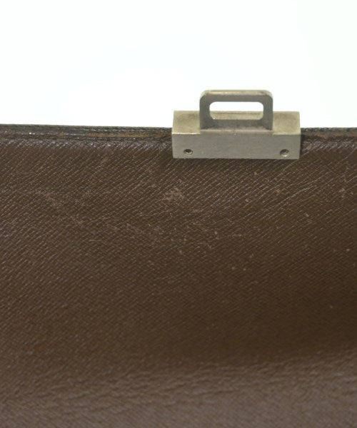 LOUIS VUITTON คลัตช์