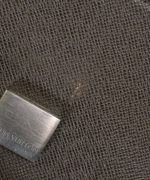 LOUIS VUITTON คลัตช์