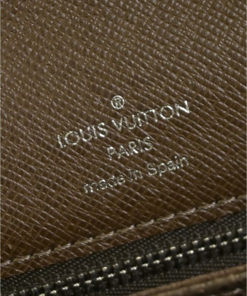 LOUIS VUITTON คลัตช์