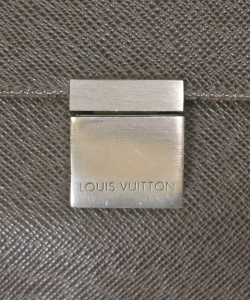 LOUIS VUITTON คลัตช์