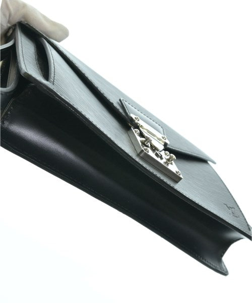 LOUIS VUITTON คลัตช์