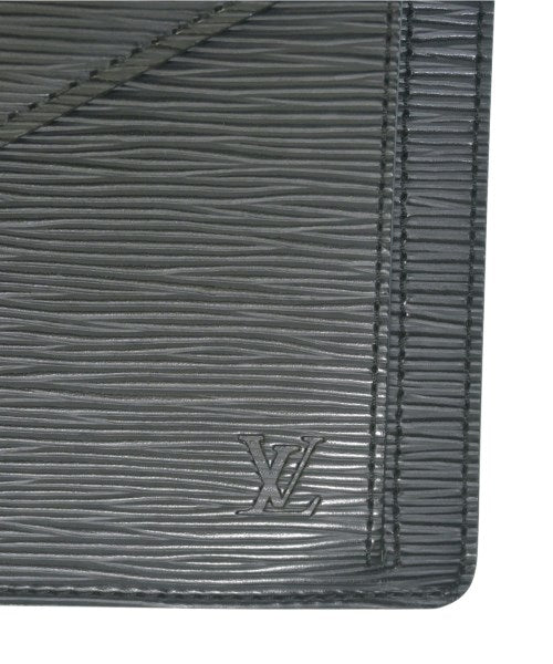LOUIS VUITTON คลัตช์