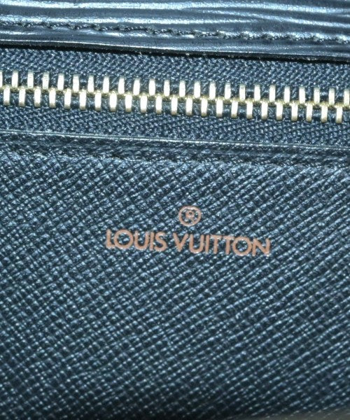 LOUIS VUITTON คลัตช์