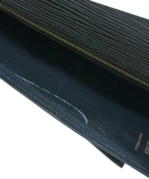 LOUIS VUITTON คลัตช์