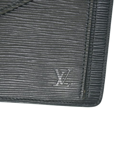 LOUIS VUITTON คลัตช์