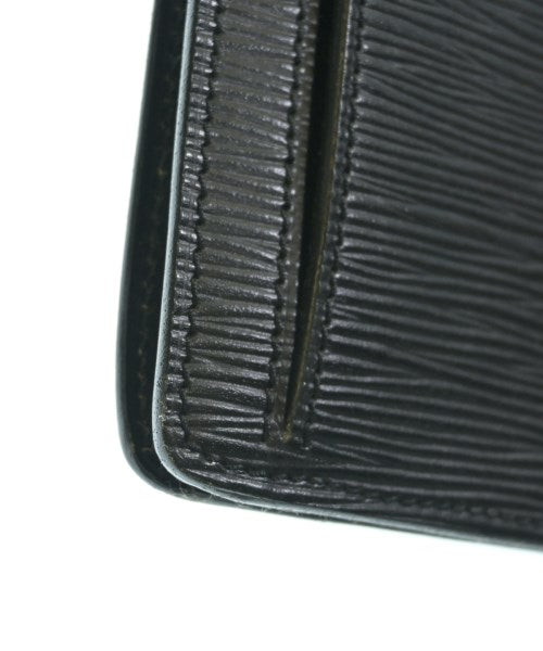 LOUIS VUITTON คลัตช์