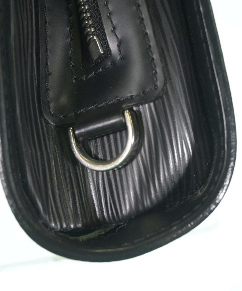LOUIS VUITTON คลัตช์