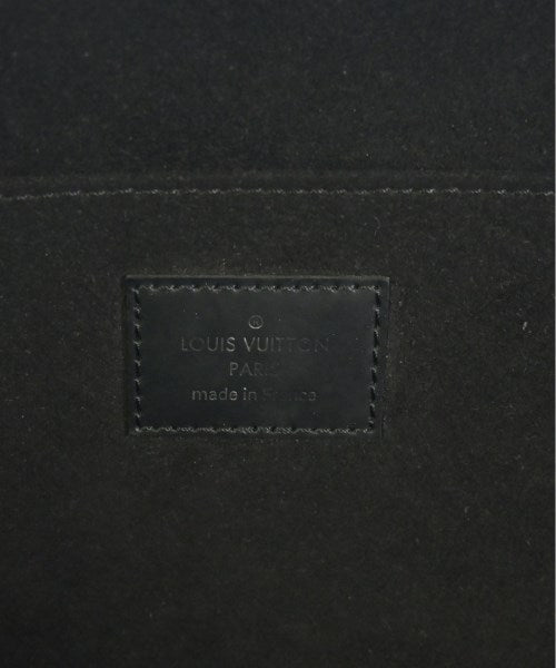 LOUIS VUITTON คลัตช์