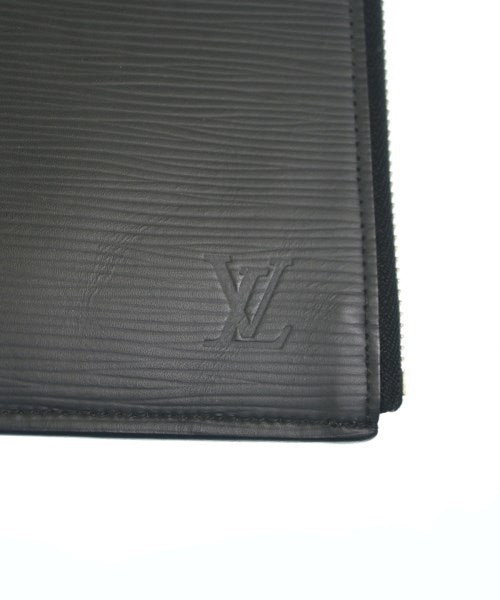 LOUIS VUITTON คลัตช์