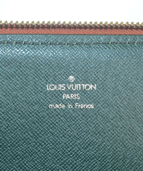 LOUIS VUITTON คลัตช์