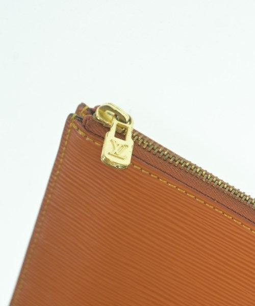 LOUIS VUITTON คลัตช์