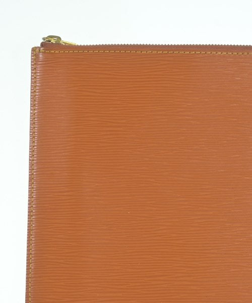LOUIS VUITTON คลัตช์